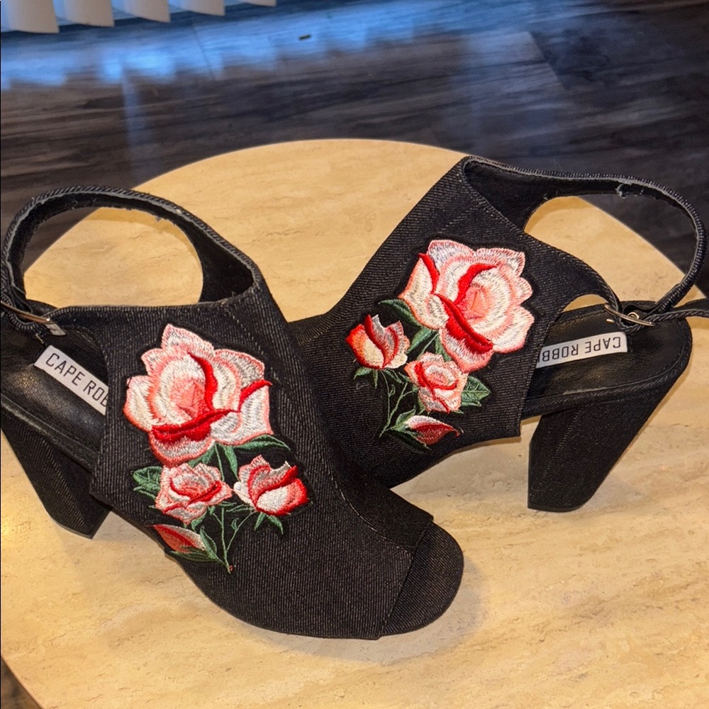 Cape Robbin Women's Black Floral Heels